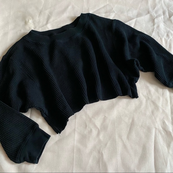 Uniqlo cropped black waffle-knit sweater with 3/4 length sleeves - Picture 1 of 3
